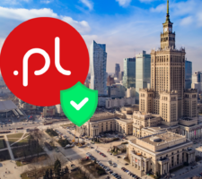 domena .pl z kłódką ochronną, w tle panorama Warszawy