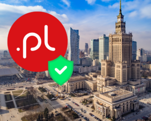 domena .pl z kłódką ochronną, w tle panorama Warszawy